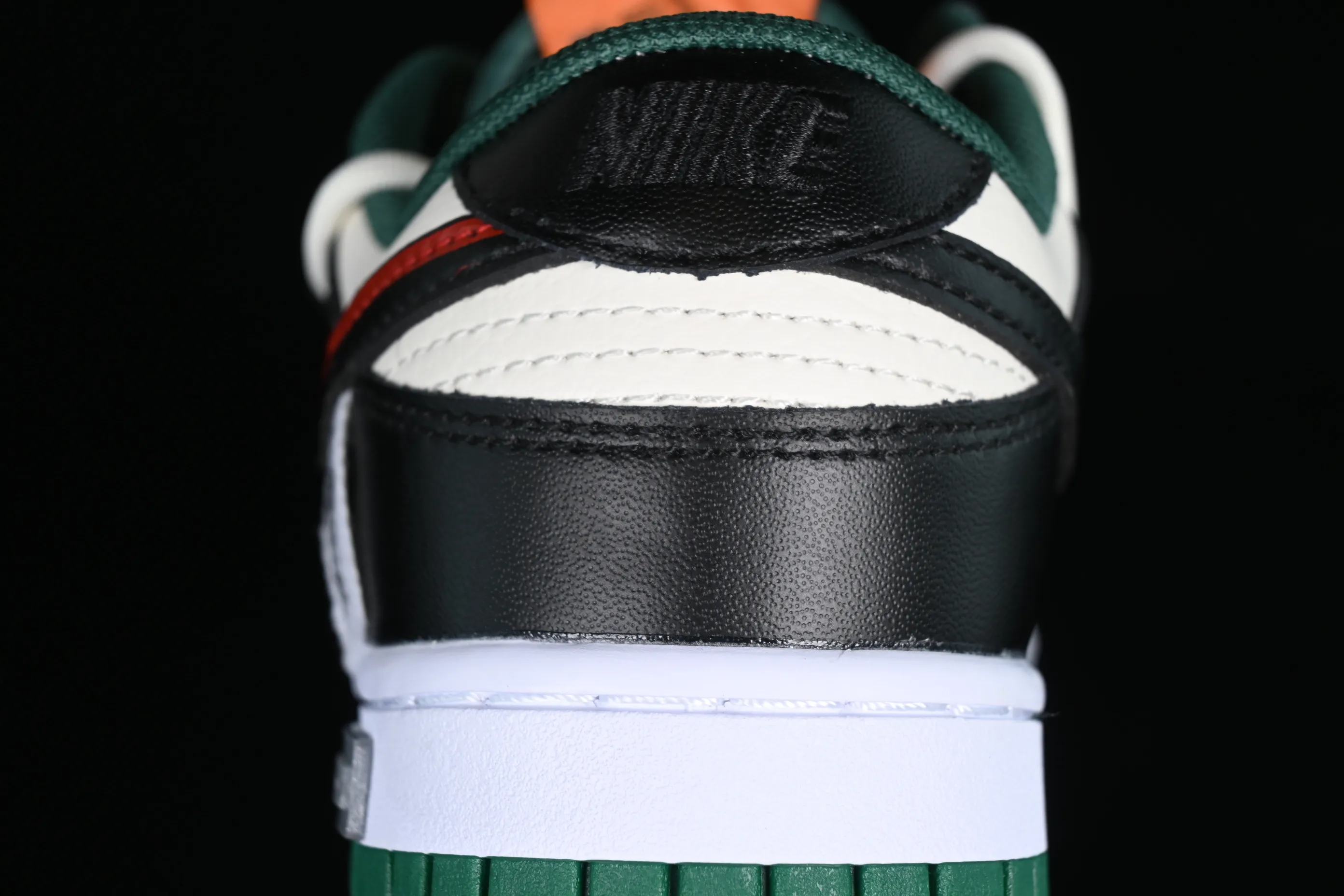 All Categories Nk SB Dunk Series Nk SB Dunk Low Low-top sneakers Nk Dunk Low Panda Prank-Sliding Track Cracked Skateboarder SB Strappy Low-top Casual Shoes DD1391-300